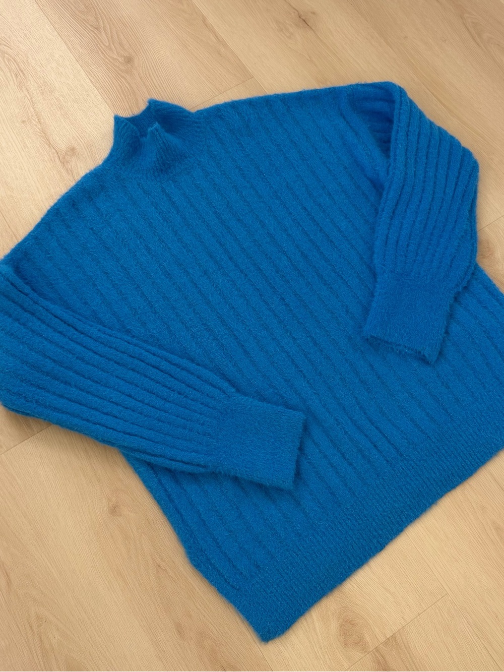 blue ribbed knit sweater ✨